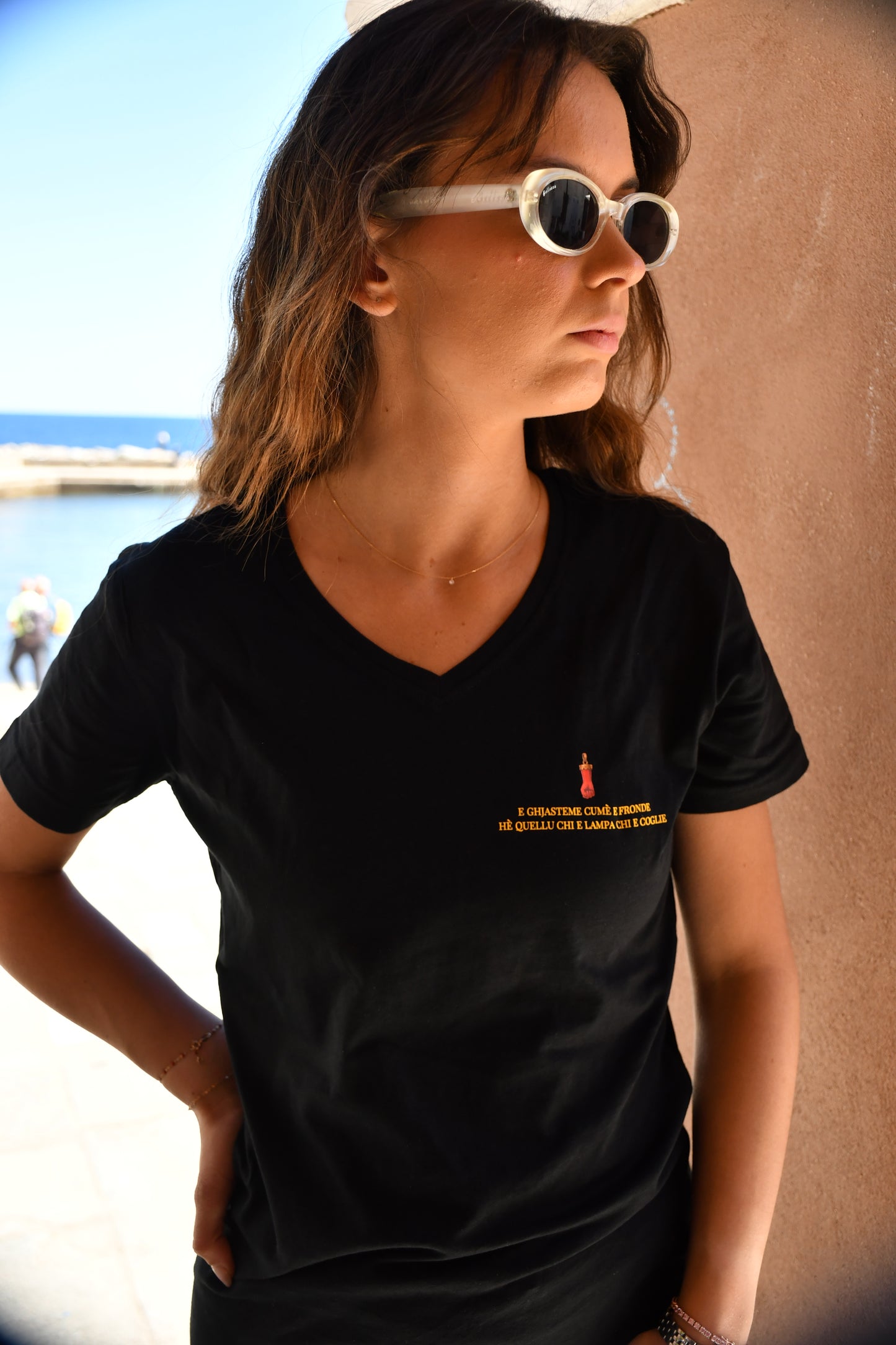 Le Tee-shirt Spiritu col V